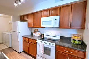 4215 Landing Dr, Aurora, IL 60504 - Photo 8