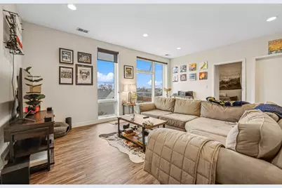 1045 W Cornelia Avenue #501, Chicago, IL 60657 - Photo 2