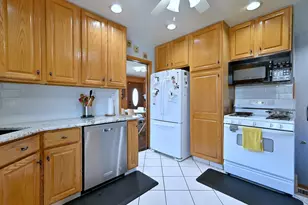 10301 Panoramic Dr, Franklin Park, IL 60131 - Photo 8