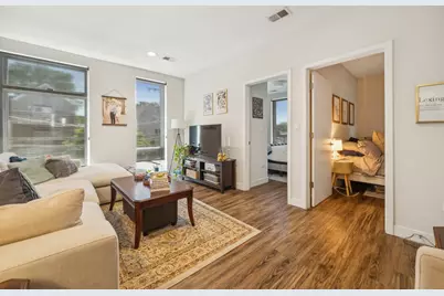 1045 W Cornelia Avenue #302, Chicago, IL 60657 - Photo 2