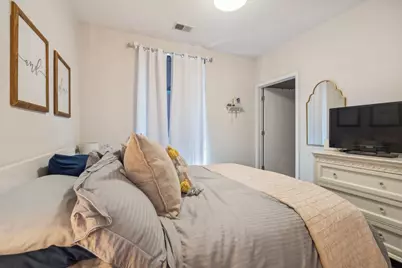 1045 W Cornelia Avenue #302, Chicago, IL 60657 - Photo 6
