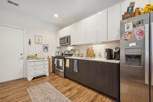1045 W Cornelia Ave, Chicago, IL 60657 - Photo 4