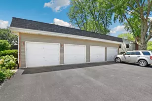 415 Sunnybrook Ln, Wheaton, IL 60187 - Photo 20