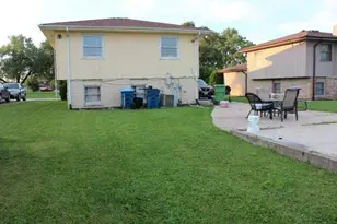 911 E 152nd St, Phoenix, IL 60426 - Photo 2