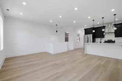 3116 W Montrose Avenue, Chicago, IL 60618 - Photo 4