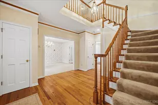 501 Pin Oak Ct, Saint Charles, IL 60174 - Photo 2