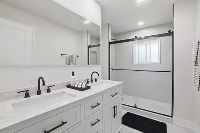 1430 E Emmerson Lane, Mount Prospect, IL 60056 - Photo 18