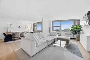 555 W Cornelia Ave, Chicago, IL 60657 - Photo 4