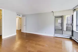 201 E Chestnut St, Chicago, IL 60611 - Photo 12