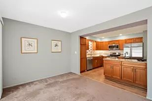 30W023 Laurel Ct, Warrenville, IL 60555 - Photo 8