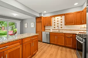 30W023 Laurel Ct, Warrenville, IL 60555 - Photo 12
