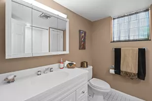 2715 N Bosworth Ave, Chicago, IL 60614 - Photo 34
