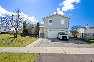 649 Hiawatha Dr, Carol Stream, IL 60188 - Photo 1