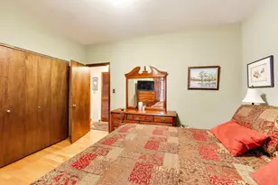 923 W Irving Park Rd, Chicago, IL 60613 - Photo 16