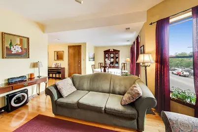 923 W Irving Park Road #2E, Chicago, IL 60613 - Photo 6
