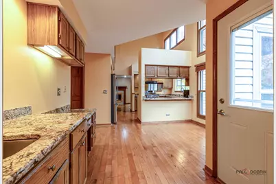 1551 Crowfoot Circle N, Hoffman Estates, IL 60169 - Photo 10