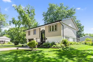 543 Ridge Cir, Streamwood, IL 60107 - Photo 2