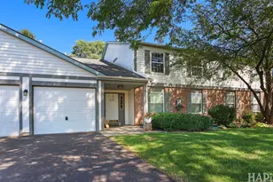 260 Crestview Dr, Wauconda, IL 60084 - Photo 2
