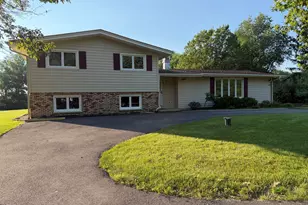 S519 Skyline Dr, Batavia, IL 60510 - Photo 1