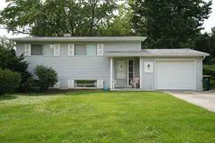 31 Circle Dr W, Montgomery, IL 60538 - Photo 1