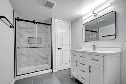 [Address not provided], Worth, IL 60482 - Photo 8