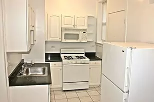 903 W Sunnyside Ave, Chicago, IL 60640 - Photo 2