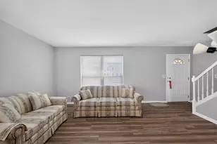 2640 Sycamore Dr, Waukegan, IL 60085 - Photo 6