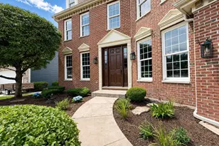 376 Amy Ct, Glen Ellyn, IL 60137 - Photo 2