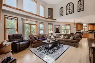 376 Amy Ct, Glen Ellyn, IL 60137 - Photo 8