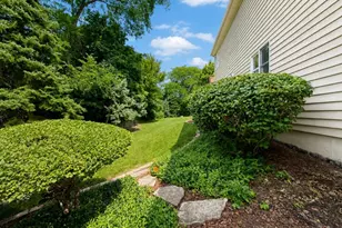 376 Amy Ct, Glen Ellyn, IL 60137 - Photo 44
