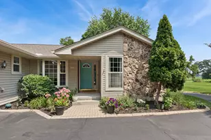 9761 Squire Ln, Belvidere, IL 61008 - Photo 2