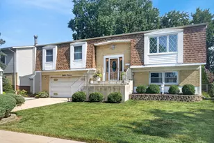 1814 W Catalpa Ln, Mount Prospect, IL 60056 - Photo 1