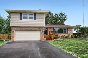 816 W Heritage Dr, Addison, IL 60101 - Photo 1