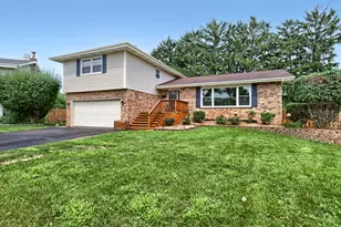 816 W Heritage Dr, Addison, IL 60101 - Photo 2