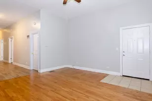 915 W 32nd St, Chicago, IL 60608 - Photo 2