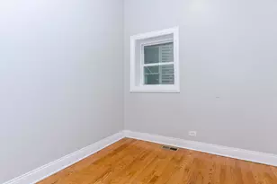 915 W 32nd St, Chicago, IL 60608 - Photo 8