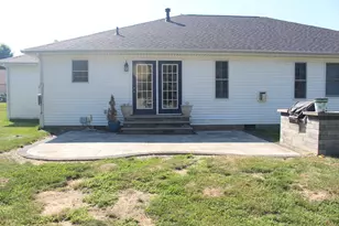 1402 W Masters Ln, Decatur, IL 62521 - Photo 16