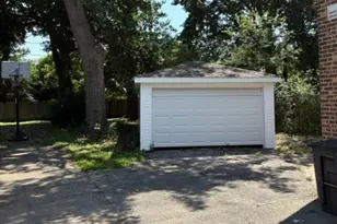 9737 S Merrill Ave, Chicago, IL 60617 - Photo 12