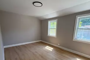 9737 S Merrill Ave, Chicago, IL 60617 - Photo 8
