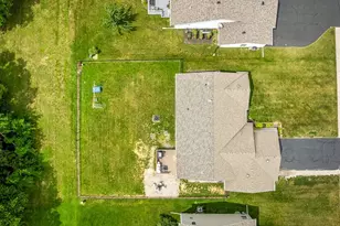 8460 Crooked Bend Rd, Machesney Park, IL 61115 - Photo 34