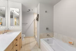 57 E Delaware Pl, Chicago, IL 60611 - Photo 12