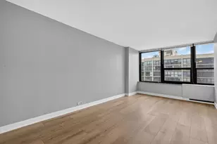 1560 N Sandburg Terrace, Chicago, IL 60610 - Photo 4