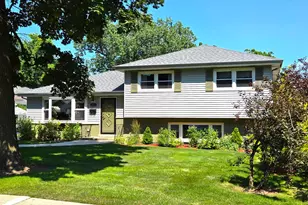 4733 S Pershing Ave, Downers Grove, IL 60515 - Photo 2