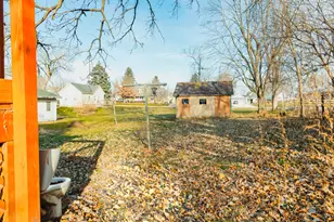 206 W 1st St, Lostant, IL 61334 - Photo 4