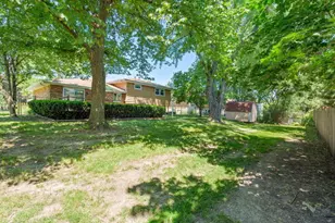 7827 Rohrer Dr, Downers Grove, IL 60516 - Photo 2