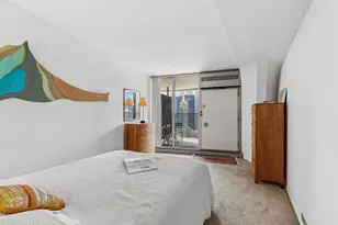 300 N State St, Chicago, IL 60654 - Photo 16