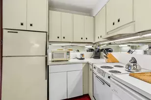 300 N State St, Chicago, IL 60654 - Photo 14