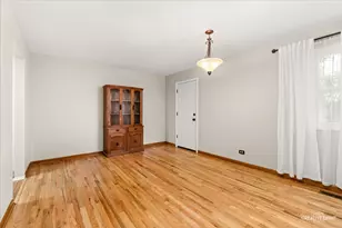 30W375 Pinehurst Dr, Naperville, IL 60563 - Photo 4