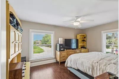 213 W Maple Avenue, Libertyville, IL 60048 - Photo 12