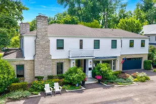 911 Oak Dr, Glencoe, IL 60022 - Photo 2